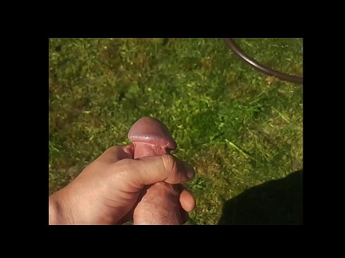 ❤️ Una guapa calenta es folla el seu cony rosa i es corre amb un esquitxat en un jardí d'estiu ❤❌ Vídeo de merda al ca.techkoala.top ❌️❤